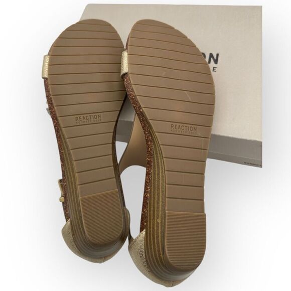 NWOT Kenneth Cole Reaction Womens Great Gal T Strap Wedge Sandal Beige Size 9 - Picture 10 of 10
